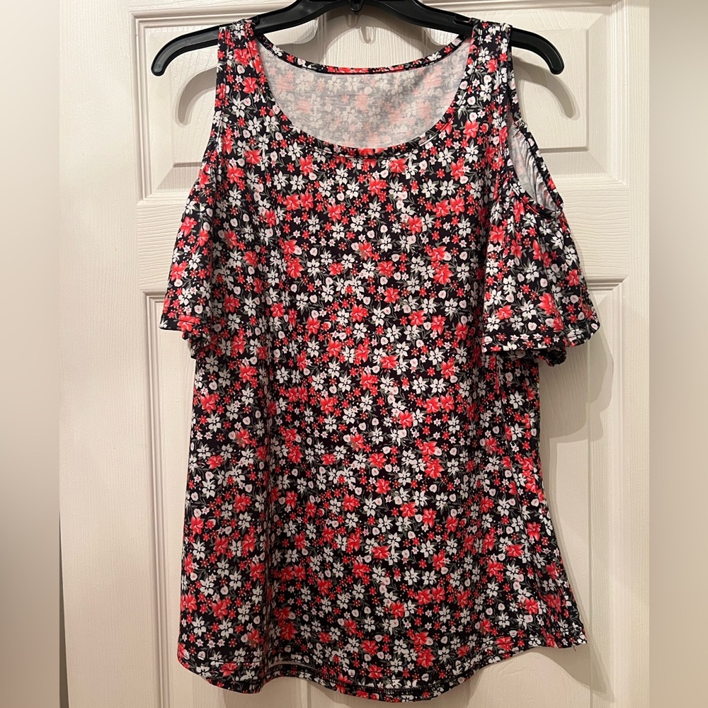 Floral Cut-Out Sleeve Blouse - Picture 4 of 10